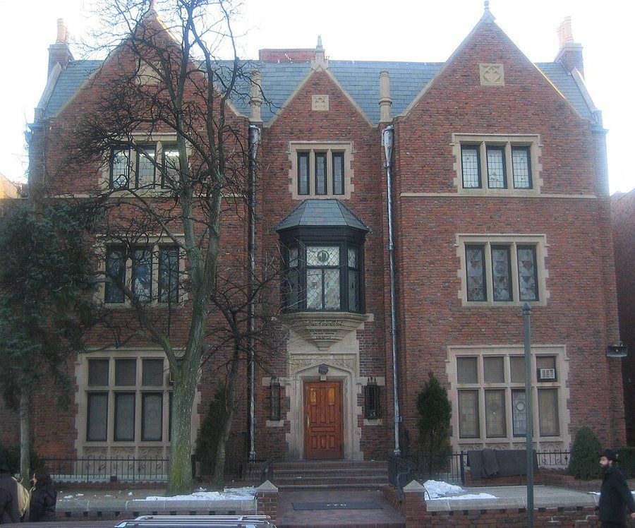 770 Eastern Parkway: 770Lubavitch