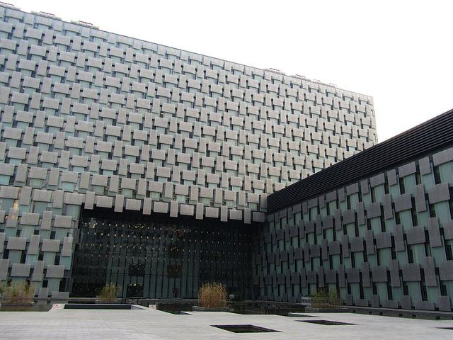 Gulou Hospital 21 2012-11: 鼓楼医院三期建筑,即其南扩工程,此为北侧庭院。