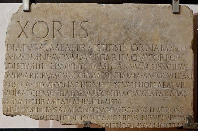 Laudatio Turiae col2 Terme: So-called “Laudatio Turiæ”, col.2 (2.2a to 2.11a). Latin inscription: “[varia et ampla subsi]dia fugae meae praestitisti ornamentis / [me instruxisti] c