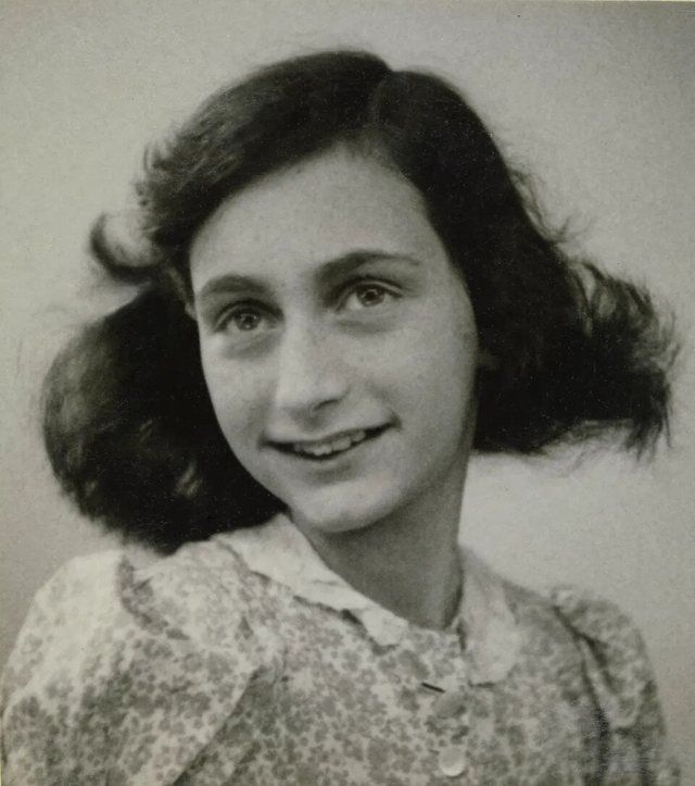 Anne Frank: Anne Frank passport photo, May 1942 (cropped)