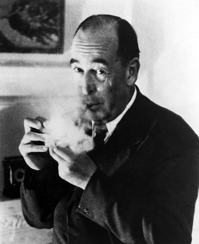 C. S. Lewis: CS Lewis photo on dust jacket