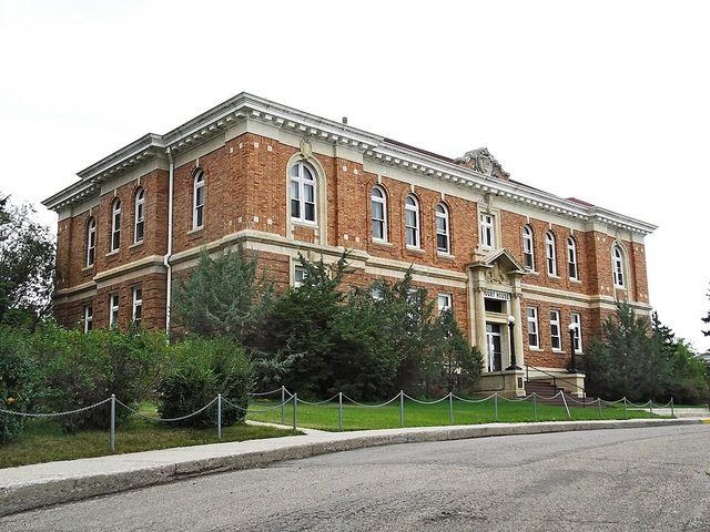 Kerrobert Court House: Currently holds the town office, a museum and various offices.