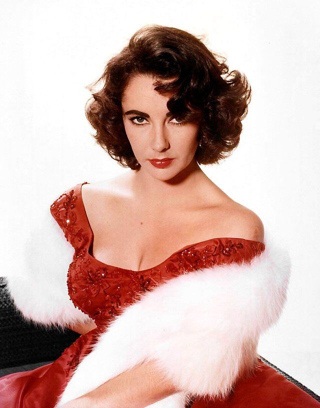 Elizabeth Taylor: Taylor, Elizabeth posed