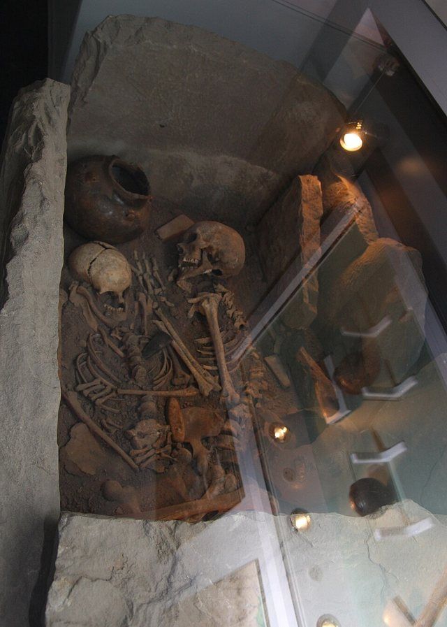 Globular amphora burial 1: Globular Amphora culture tomb - stone cist grave