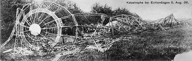 Auffahrt, Flug u. Ende des Zeppelin'schen Luftschiffes Modell 4: Wreckage of the Zeppelin LZ4 after the crash in Echterdingen