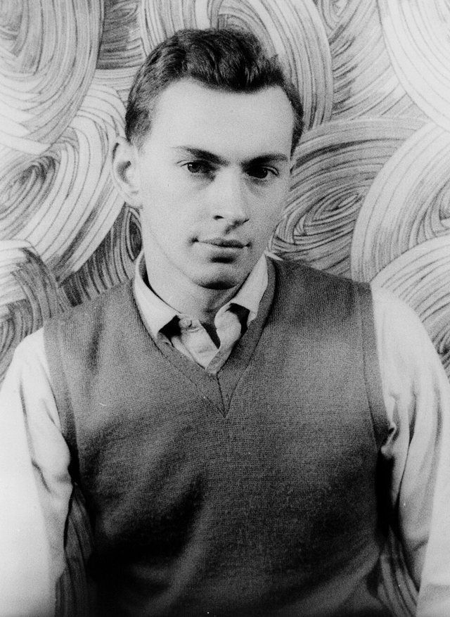 Gore Vidal: GoreVidalVanVechten1 (cropped)