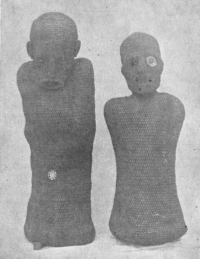 Liloa and Lonoikamakahiki: The two kāʻai (also written kaai): woven sennit burial caskets said to contain the iwi (bones) of the Hawaiʻi island rulers Līloa (left) and Lonoikamakah