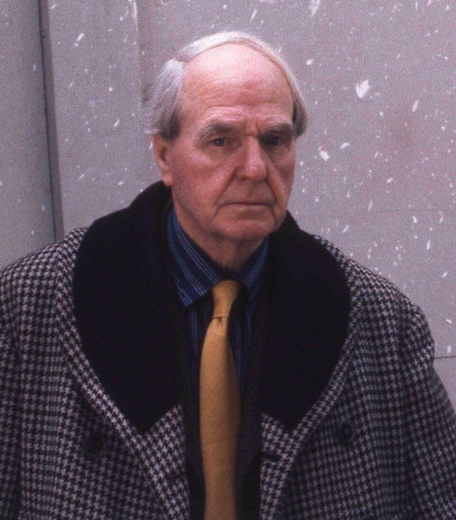 Henry Moore: Henry Moore in workshop Allan Warren (cropped)