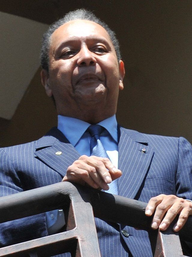 Jean-Claude Duvalier: Photo re-centrée de Jean-Claude Duvalier à partir du fichier Baby Doc.jpg