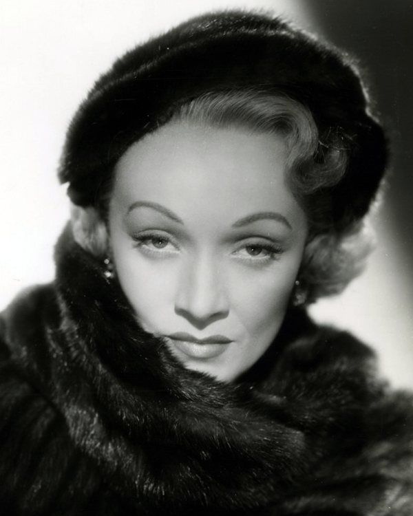 Marlene Dietrich: Marlene Dietrich in No Highway (1951) (Cropped)