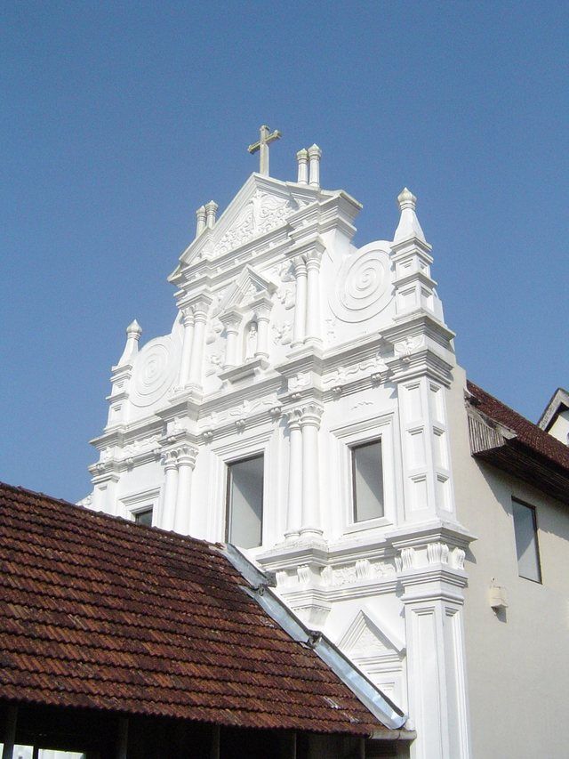 Kottayam Cheria Pally01: Cheria Pally Church outside in Kottayam, Kerala, India selfmade by pitichinaccio, 26 Dec 2005