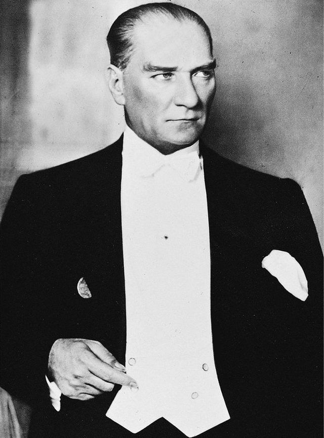 Mustafa Kemal Atatürk: Ataturk1930s