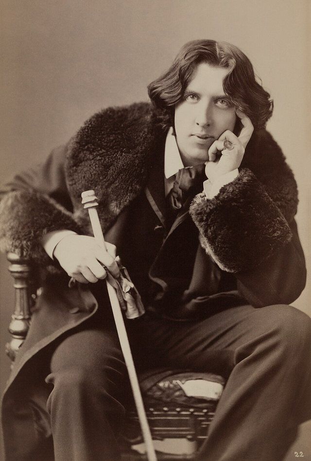 Oscar Wilde: Oscar Wilde by Napoleon Sarony. Three-quarter-length photograph, seated (cropped)