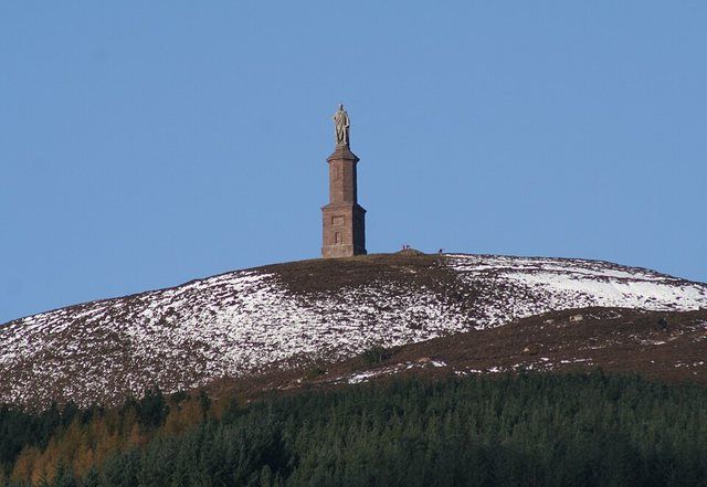 Statue of the Duke of Sutherland, Ben Braggie, Golspie (2994889656): Statue of the Duke of Sutherland, Ben Braggie, Golspie