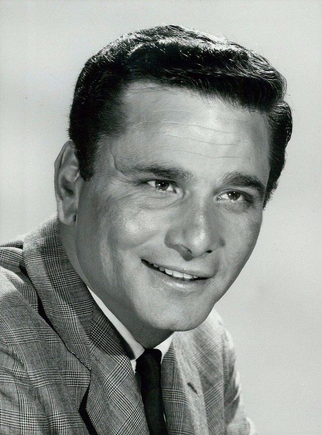 Peter Falk: Peter Falk NBC 1967 You Don't Say! (cropped)