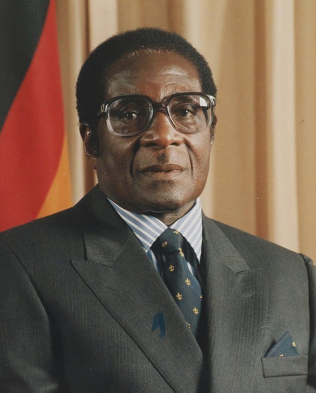 Robert Mugabe: Robert Mugabe Official Portrait (4x5 cropped)