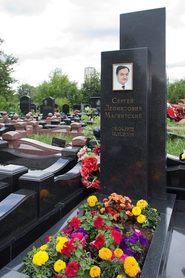 Sergei Magnitsky (grave): Могила юриста Сергея Магнитского на Преображенском кладбище в Москве