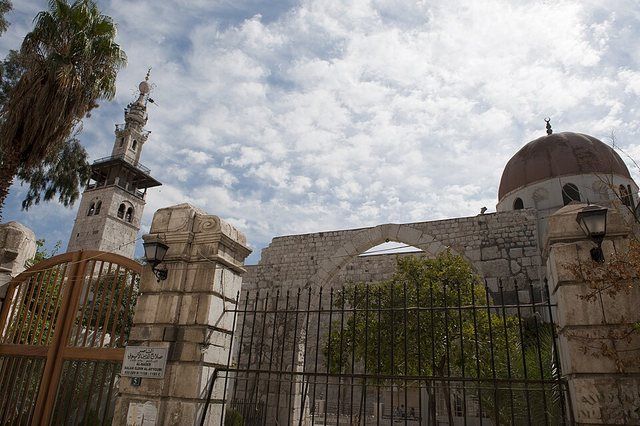 Damascus mausoleum of Sultan Saladin 1557: The entrance to the mausoleum from the street in front.