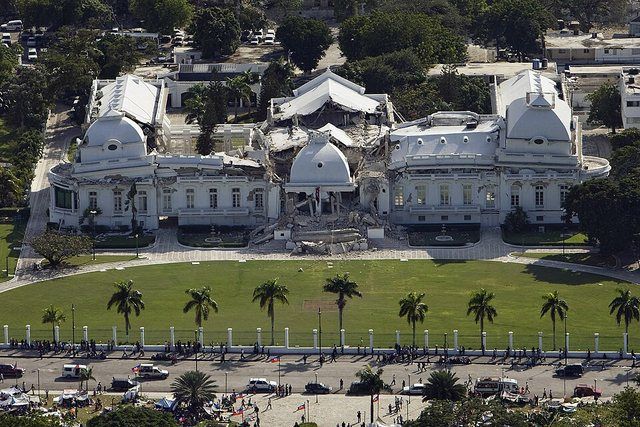 Haitian national palace earthquake: The Haitian National Palace (Presidential Palace), located in Port-au-Prince, Haiti, heavily damaged after the earthquake of January 12, 2010. N