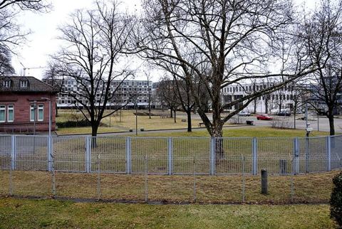 Karlsruhe BGH 2: Karlsruhe, Bundesgerichtshof, Westgebäude und Nordgebäude von Süden gesehen (von der Kriegsstraße)