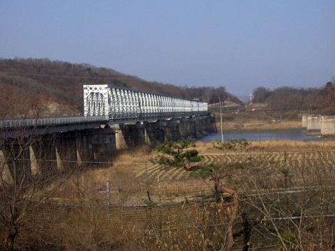Imjingak Park & the Freedom Bridge: Imjingak park was built to console those from both sides who are unable to return to their hometowns, friends and families because of the divisi
