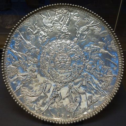 Mildenhall Great Dish, Late Roman period, silver - British Museum - DSC01383: Mildenhall Great Dish, Late Roman period, silver - British Museum - DSC01383.