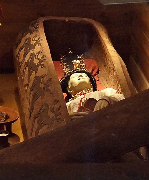 Siberian Ice Maiden inside her wooden sarcophagus (reconstruction, Anokhin Museum): Siberian Ice Maiden inside her wooden sarcophagus (reconstruction, Anokhin Museum)