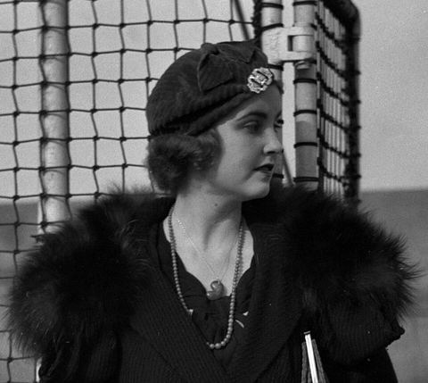Barbara Hutton: Barbara Hutton on a ship (cropped)