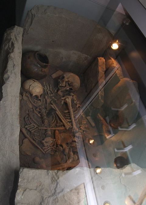 Globular amphora burial 1: Globular Amphora culture tomb - stone cist grave