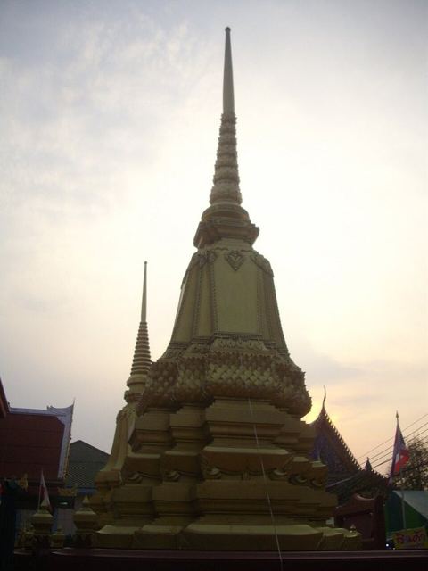 Wat Intharam (Wat Bang Yi Ruea Nok) - The stupa of King Taksin (1): พระสถูปบรรจุพระบรมอัฐิของสมเด็จพระเจ้าตากสินมหาราช ณ วัดอินทาราม (วัดบางยี่เรือนอก หรือวัดบางยี่เรือใต้) แขวงบาง