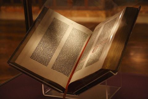 Gutenberg Bible, New York Public Library, USA. Pic 01: Gutenberg Bible on display at the New York Public Library