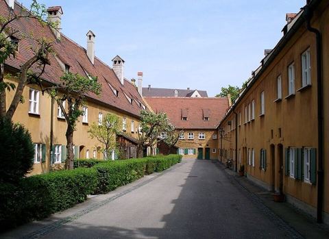 Gasse in der Fuggerei, Augsburg: Narrow street in the Fuggerei, Augsburg.