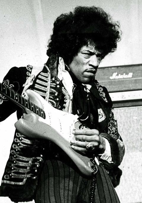 Jimi Hendrix: Jimi Hendrix (1967) (cropped)
