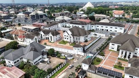 A residential area in Umuahia: A residential area in Umuahia