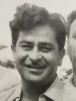 Raj Kapoor: Радж Капур в окружении почитателей из Советского Союза, 1950-ые (встреча в Индии с делегацией узбекских писателей: Самиг Абдукаххар и др) Raj Kapoor surrounded by admir
