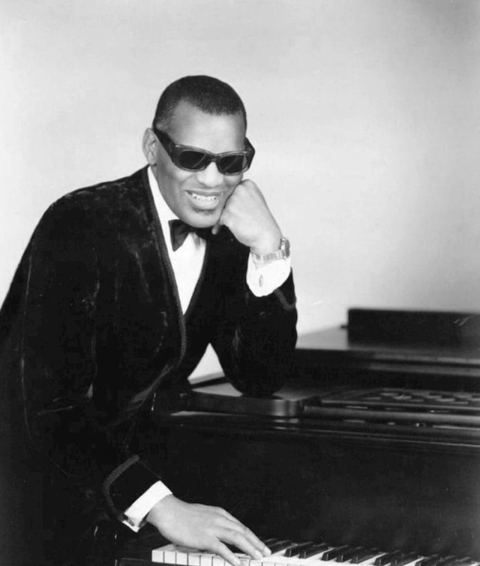 Ray Charles: Ray Charles classic piano pose