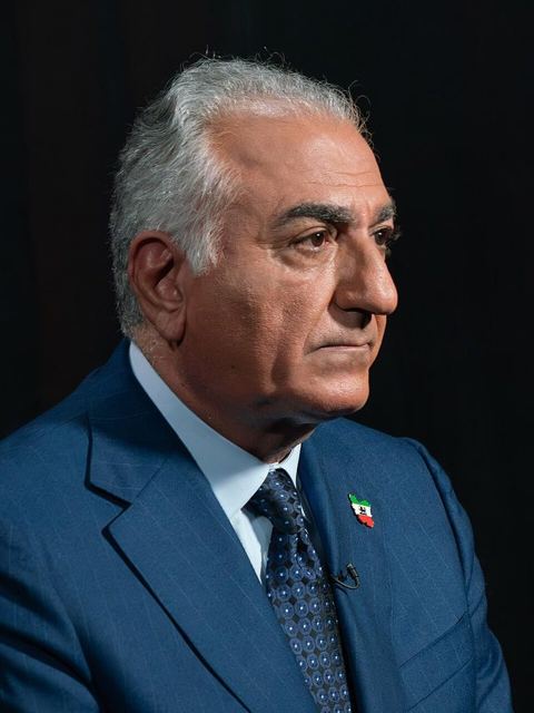 Reza Pahlavi: رضا پهلوی در گفتگو با سیامک دهقانپور از صدای آمریکا، تیر ۱۴۰۳ 02 (cropped)