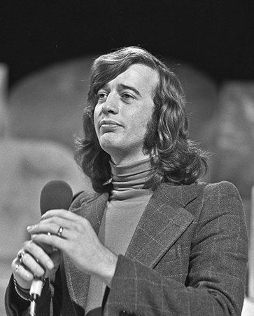 Robin Gibb: Robin Gibb (Bee Gees) - TopPop 1973 1 (cropped)