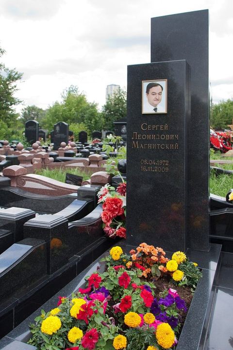 Sergei Magnitsky (grave): Могила юриста Сергея Магнитского на Преображенском кладбище в Москве