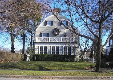Amityville house: The house featured by the movie The Amityville Horror, built circa 1924, at 112 Ocean Avenue, Amityville, New York, United States. By the time this photograph was