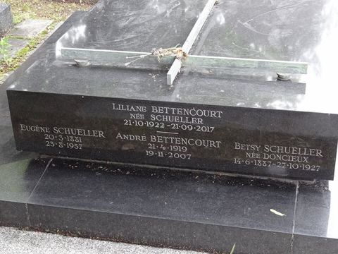 Tombe d'Eugène Schueller, de Liliane Bettencourt et d'André Bettencourt 5
