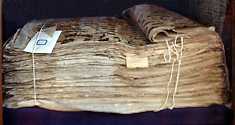Uthman Koran Taschkent a: A qur'an from the 9th century. It is an alleged 7th century original of the edition of the third caliph Uthman (see en:Uthman Qur'an) but this is disputed