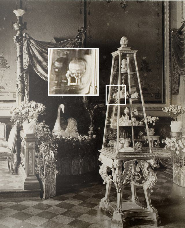 Von Dervis Mansion Exhibition 1902 - Third Imperial Egg magnified: The Third Imperial Fabergé Easter Egg displayed among Marie Feodorovna's Fabergé treasures in the Von Dervis Mans