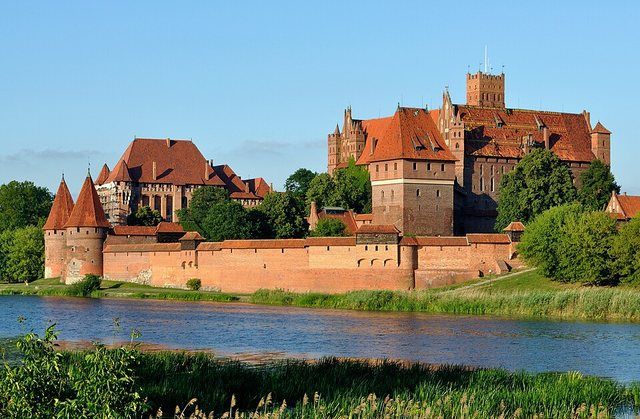 Panorama of Malbork Castle, part 4: Picture taken in Malbork after Wikimania 2010 conference. Panorama of Malbork Castle, Żuławy region, Poland.