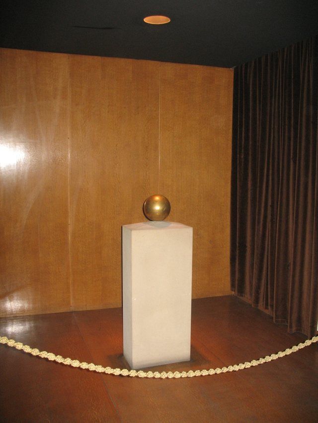 MNT Urna: Nikola Tesla Museum in Belgrade, urn with remains of Nikola Tesla.
