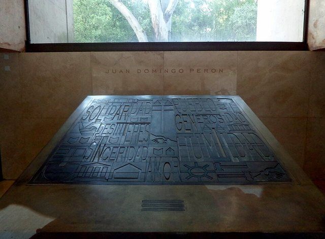 Mausoleo de Juan Domingo Perón 01: Mausoleum in which the grave of Juan Domingo Perón is located, Museo Histórico Provincial 17 de Octubre, in Quinta San Vicente, Province of Bueno