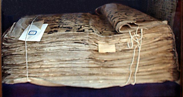 Uthman Koran Taschkent a: A qur'an from the 9th century. It is an alleged 7th century original of the edition of the third caliph Uthman (see en:Uthman Qur'an) but this is disputed