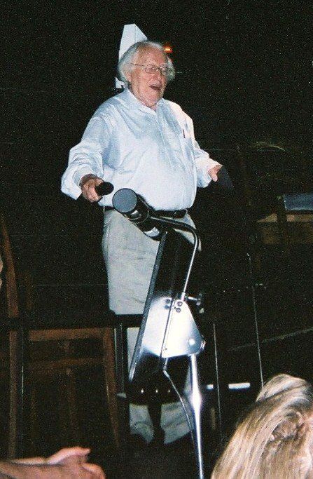 Wolfgang Wagner: Conférence de Wolfgang Wagner dans la fosse du Festspielhaus lors du festival 2004